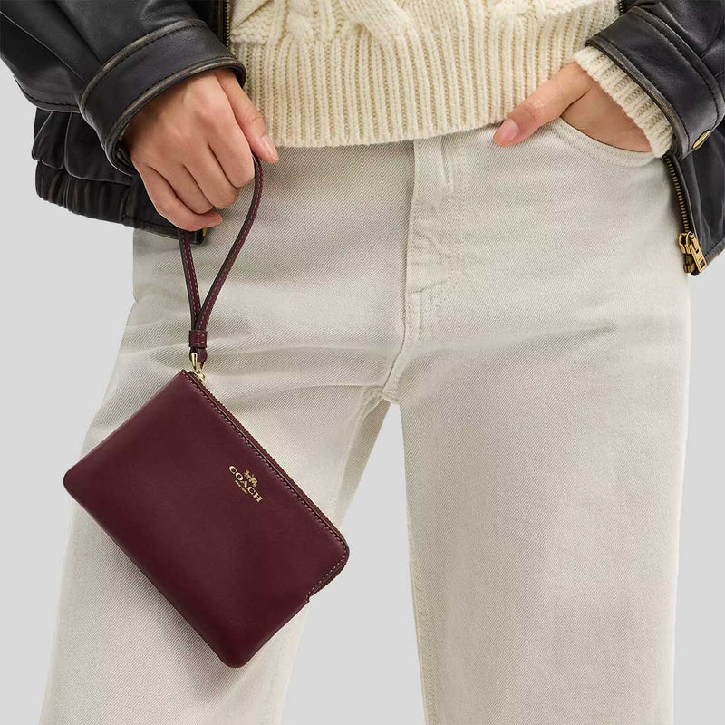 COACH Corner Zip Wristlet Maroon CCL23