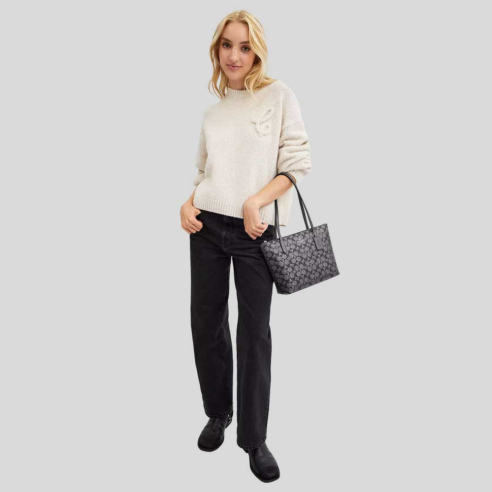 国内即発COACHフィオナメタリックシグネチャージップトートCW396 NWT COACH Fiona Zip Tote Bag In Signature Canvas CW396/CW397