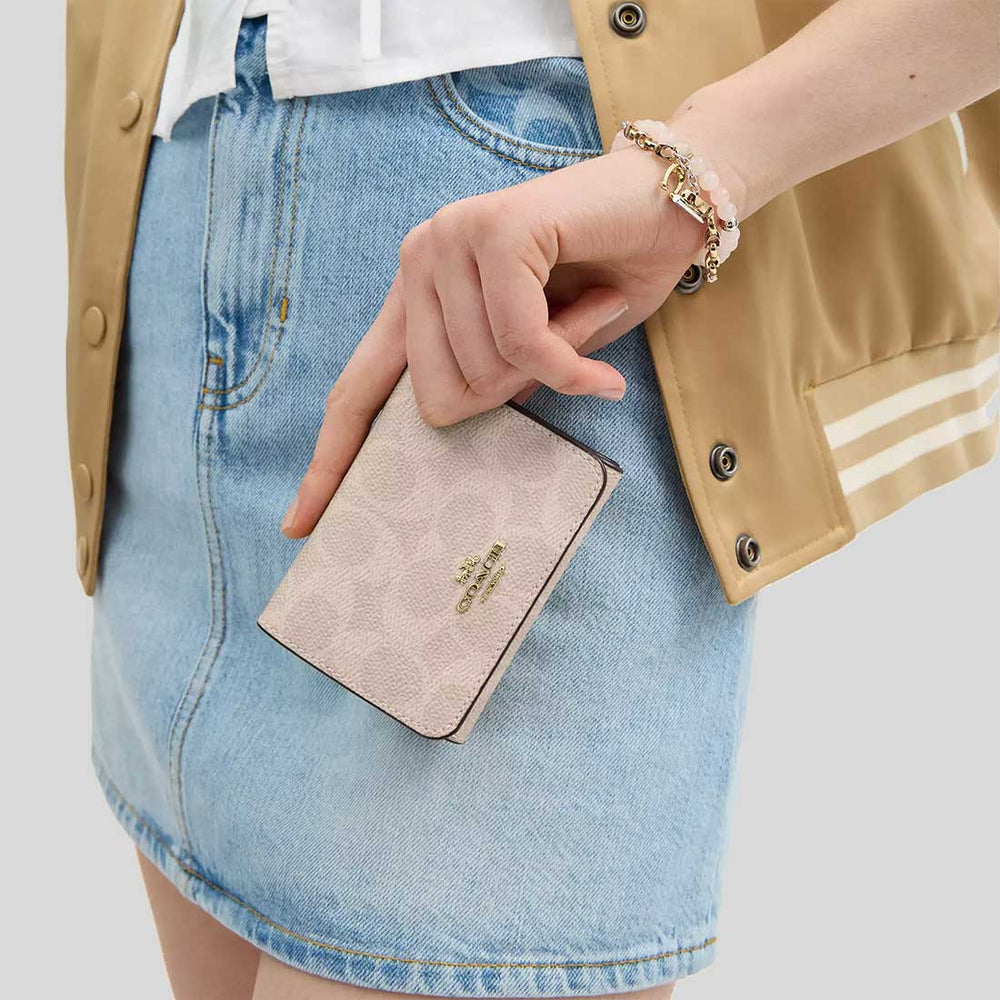 折りたたみ財布 Coach CZ446 Card Holder Wallet In Blocked Signature Canvas COACH Card Holder Wallet In Blocked Signature Canvas Sand