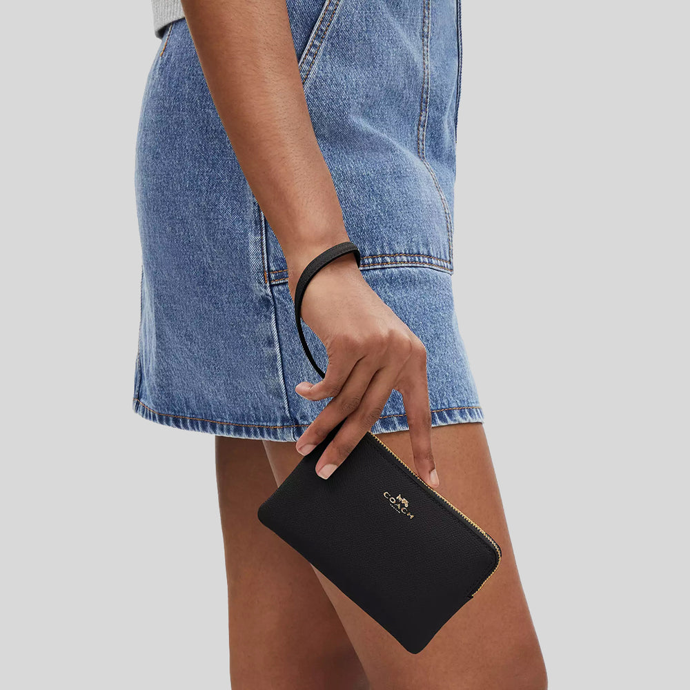 COACH Corner Zip Wristlet Black CV396 – LussoCitta COACH Corner Zip Wristlet Black CV396 – LussoCitta