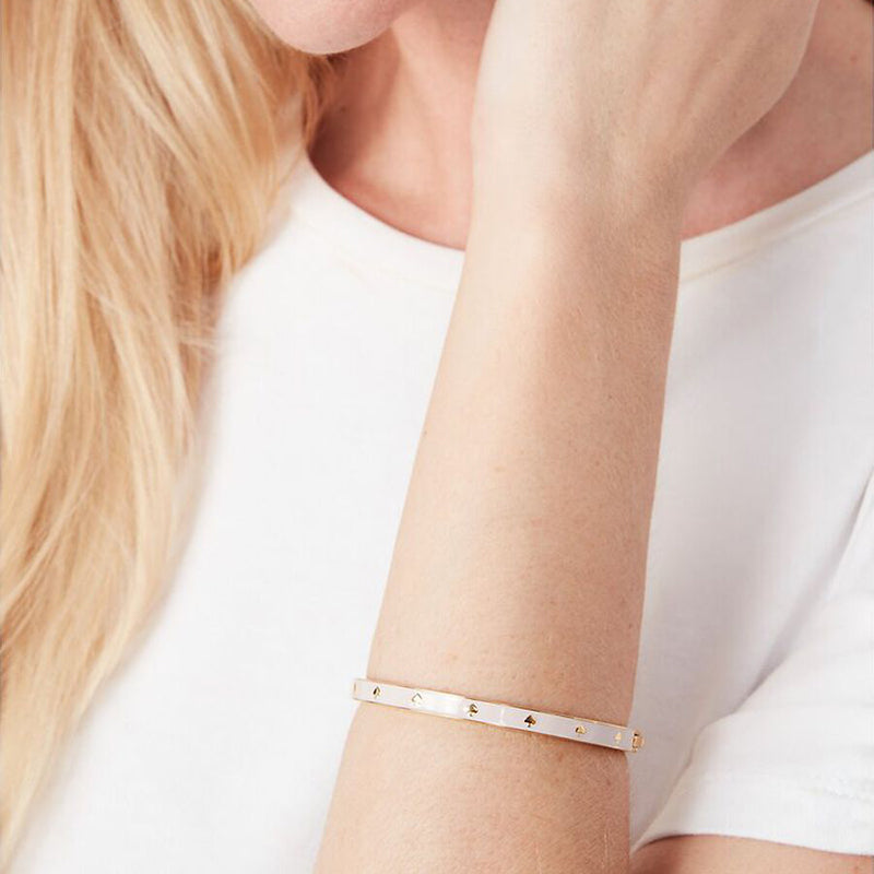KATE SPADE Spot The Spade Enamel Hinged Bangle Chalk Pink O0RU2565