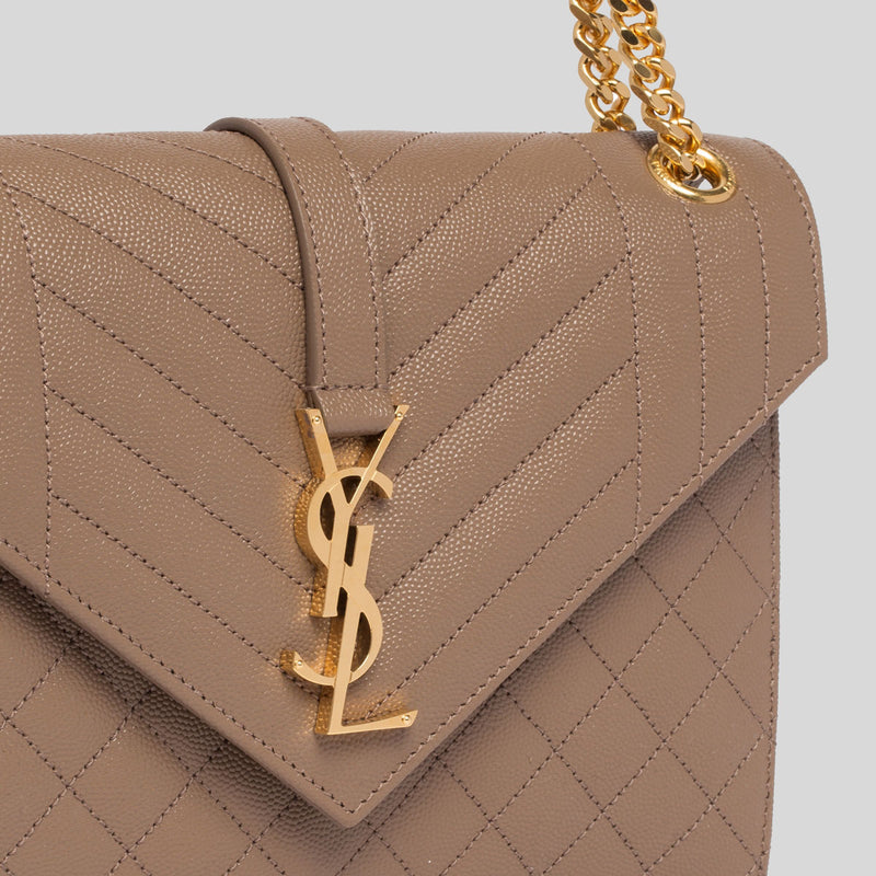 MEDIUM ENVELOPE IN QUILTED GRAIN DE POUDRE LEATHER, Saint Laurent